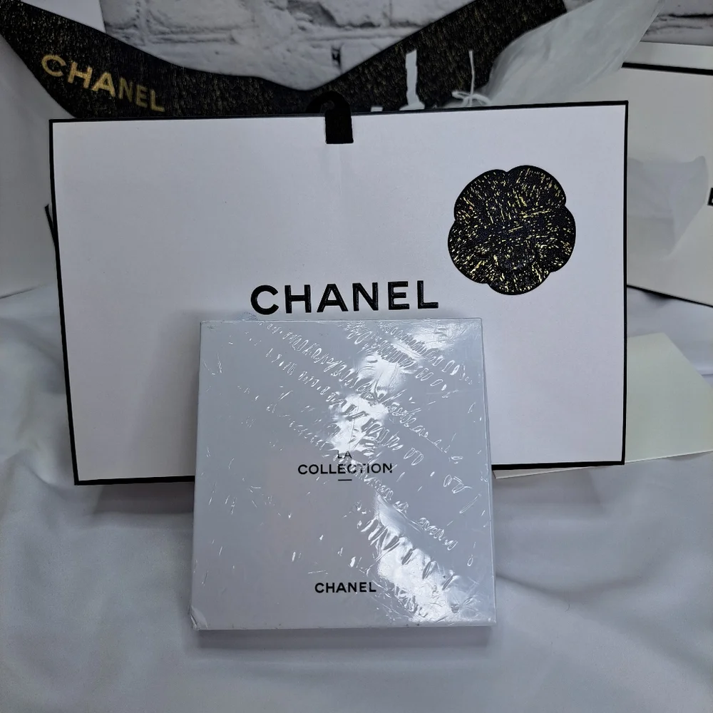 'CHANEL' DOÙBLE LOCK & KEY BOXED GIFT SET w 'CHANEL' GIFT BAG BLACK CAMILĹA ÌÌ - Picture 8 of 16